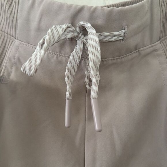 AVALANCHE women’s Short EUC - Picture 5 of 8